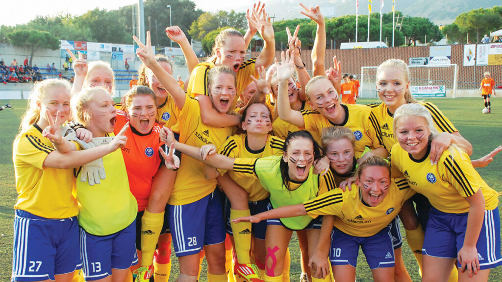 A girls team celebrating after a win at the Dutch Soccer Cup